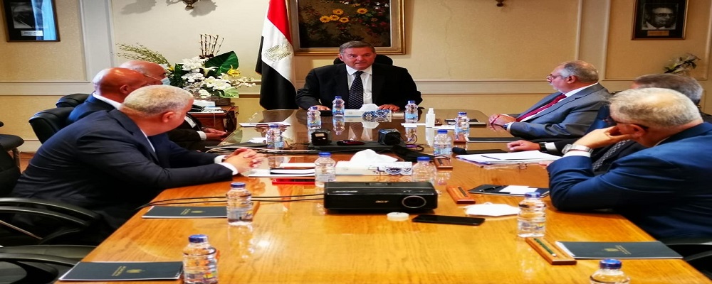 وزير قطاع الأعمال العام يعقد اجتماعًا مع مجلس إدارة شركة Egyptian Cotton Hub